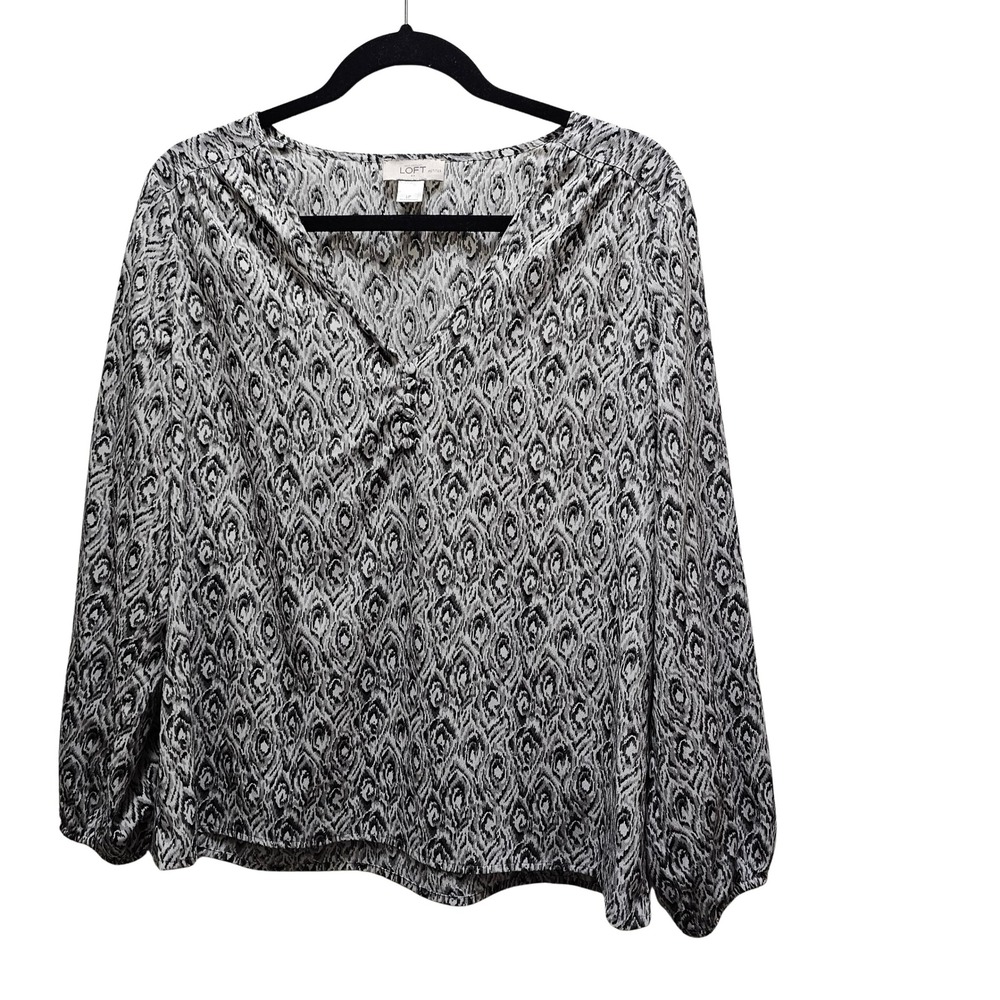 Ann Taylor LOFT Petites Black White Ikat Print V-Neck Blouse‎ LP